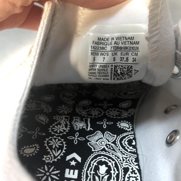 Miley Cyrus Limited Edition Converse - Picture 6 of 6